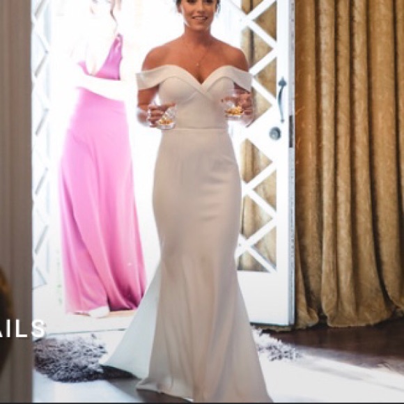 Wedding Dress Like New! - Picture 5 of 8